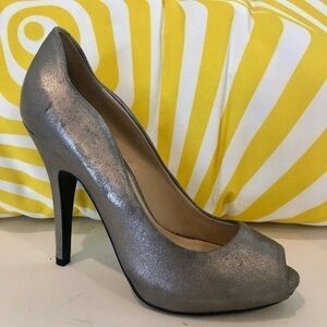 NINE West silver metallic leather peep toe heel 6